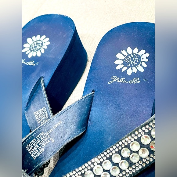 Blue Sandal Yellow Box Size 8 black small platform Used good condition - Picture 3 of 4